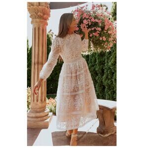 NWT Ivy City Co Sicily Midi Dress in Champagne Lining Size Large